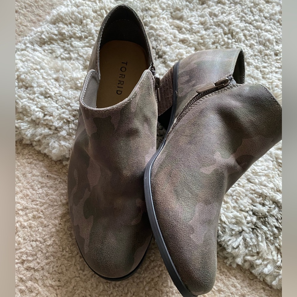 Camouflage torrid booties size 9WW NWT